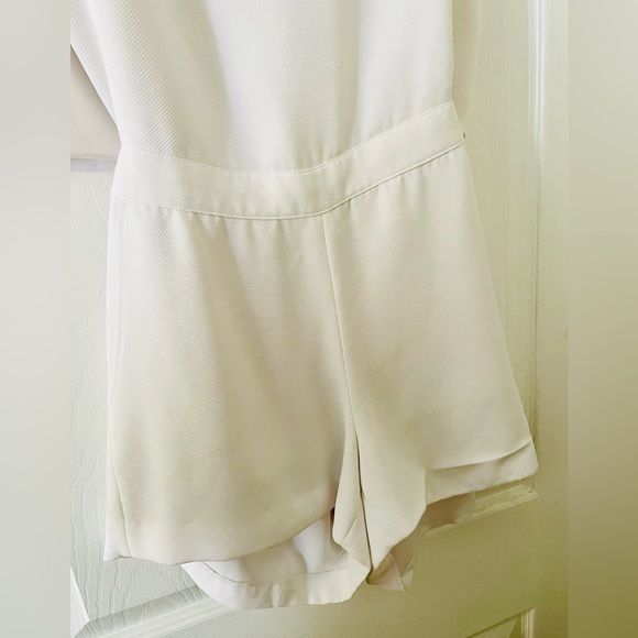 Chic and Adorable Club Monaco Romper - Picture 3 of 6